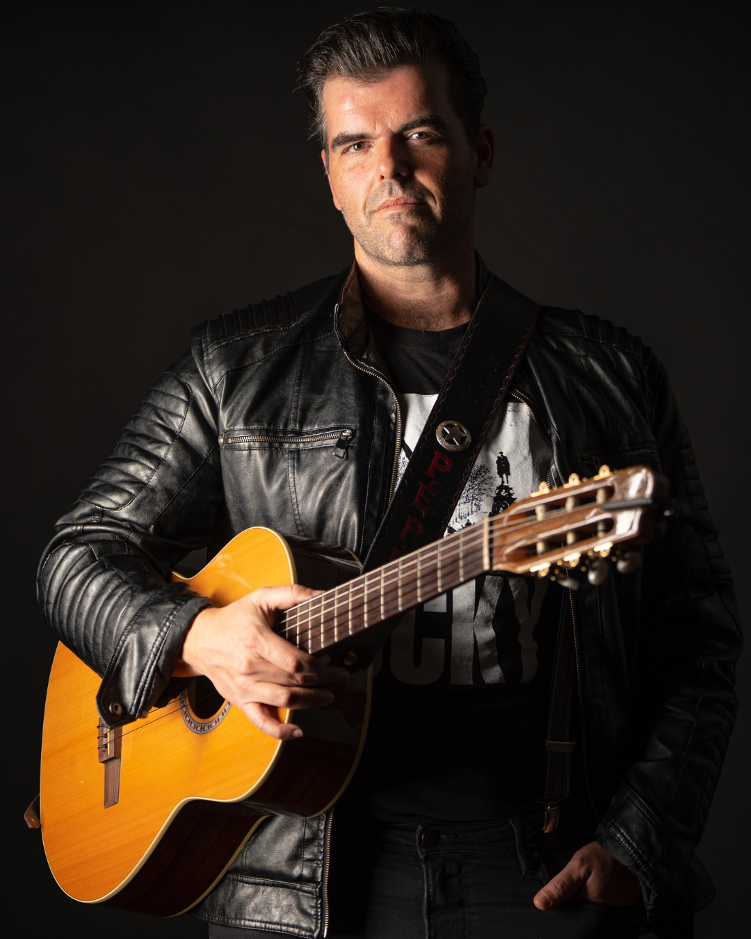 PÉPÉ ET SA GUITARE