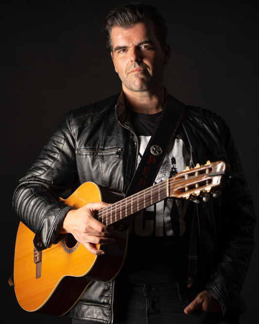 PÉPÉ ET SA GUITARE